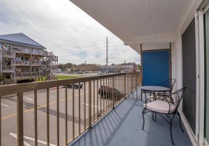 lelisa106-4981-balcony.jpg