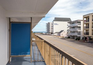 lelisa106-4982-distance-to-beach.jpg