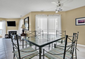 harborisland79j-10-dining-area.jpg