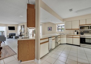 harborisland79j-12-kitchen.jpg