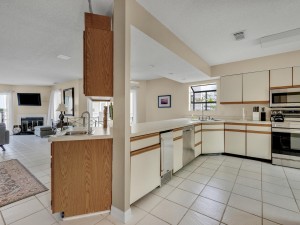 harborisland79j-12-kitchen.jpg