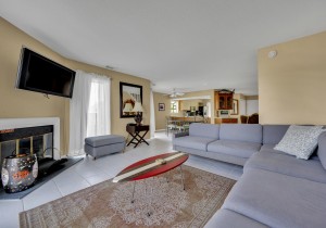 harborisland79j-20-living-area.jpg