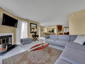 harborisland79j-20-living-area.jpg