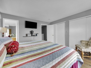 harborisland79j-22-primary-bedroom.jpg
