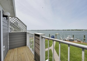 harborisland79j-25-primary-balcony.jpg