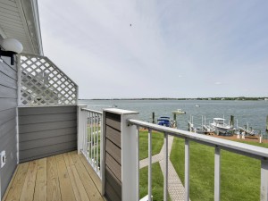 harborisland79j-25-primary-balcony.jpg