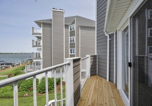 harborisland79j-26-primary-balcony.jpg