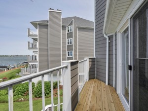 harborisland79j-26-primary-balcony.jpg