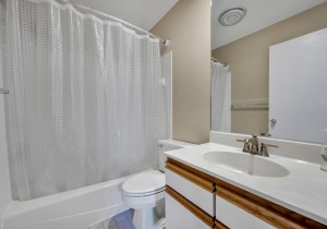 harborisland79j-34-bath-2.jpg