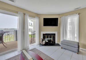 harborisland79j-9-living-area.jpg