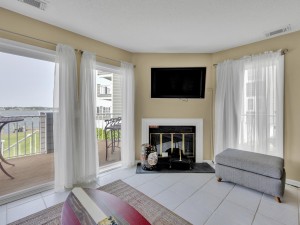 harborisland79j-9-living-area.jpg