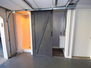 harbout-island-garage-bath.jpg