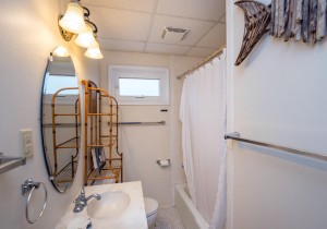 windjammer303-1290-bathroom.jpg