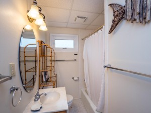 windjammer303-1290-bathroom.jpg