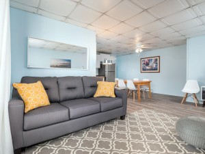 windjammer303-5sofanew2019.jpg