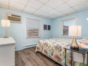 windjammer303-bedroom1.jpg