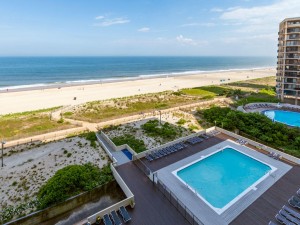 hpn7c-8575viewandpool.jpg