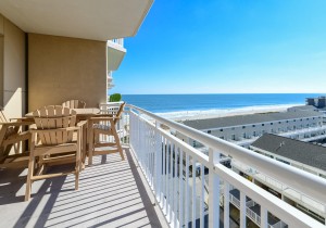 25balconywithviewgw602.jpg