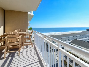 25balconywithviewgw602.jpg