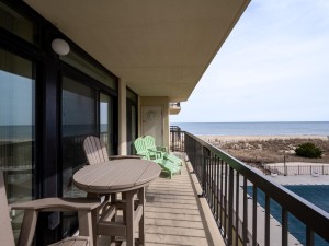 braemar412-3-balcony.jpg