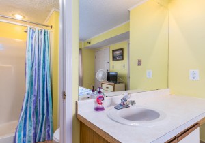 tiffaniebythesea219d-3masterbath.jpg