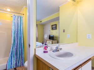 tiffaniebythesea219d-3masterbath.jpg