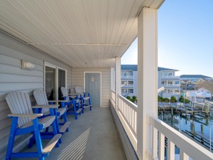 harbortown204d-6-balcony.jpg