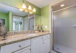 makai214v2-5masterbath.jpg