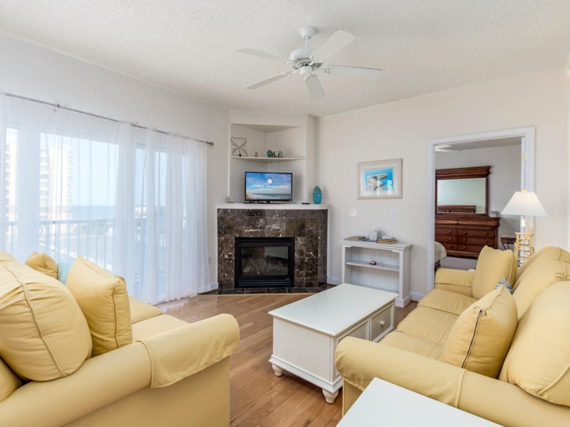 princessirene302-11livingarea.jpg