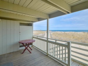 31deckwithbeachaccess.jpg