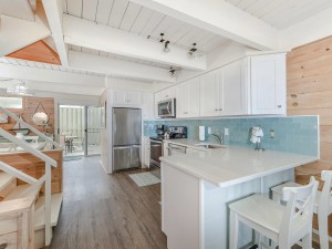 9summerplace8kitchen.jpg