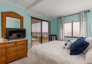 waikiki103-2bedroom1.jpg
