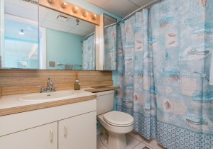 waikiki103-6bath2.jpg