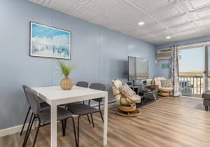 jammer106-8livingarea.jpg
