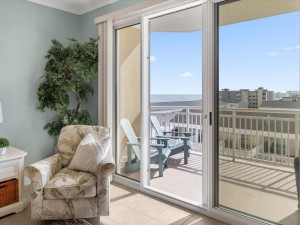 08-08-gateway-grand-402-8-living.jpg