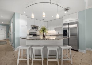 15-15-gateway-grand-402-15-kitchen.jpg