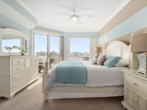 21-21-gateway-grand-402-21-primary-bedroom.jpg