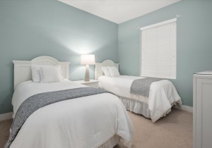 28-28-gateway-grand-402-28-bedroom-3.jpg