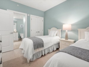 31-31-gateway-grand-402-31-bedroom-3.jpg