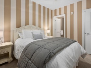 35-35-gateway-grand-402-35-bedroom-2.jpg