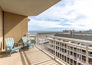 40-40-gateway-grand-402-40-balcony.jpg