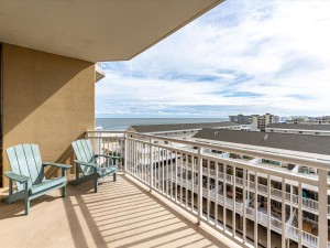 40-40-gateway-grand-402-40-balcony.jpg