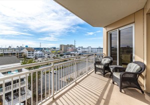 45-45-gateway-grand-402-45-balcony.jpg