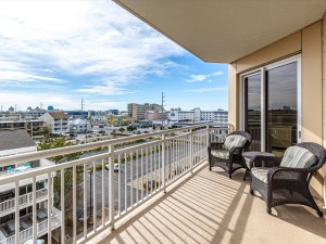 45-45-gateway-grand-402-45-balcony.jpg