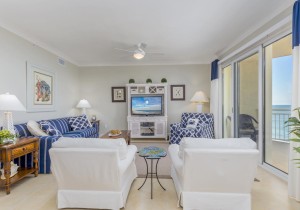 gateway1009-16livingarea.jpg