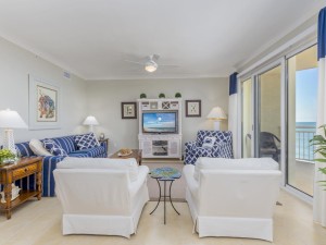gateway1009-16livingarea.jpg