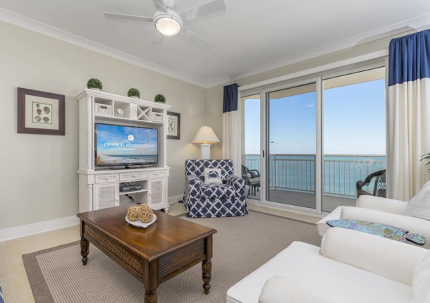 gateway1009-17livingarea.jpg