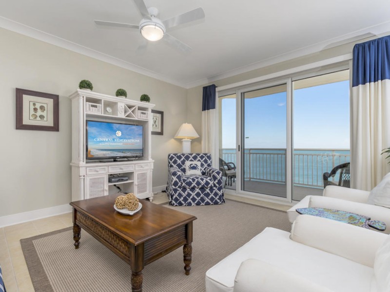 gateway1009-17livingarea.jpg
