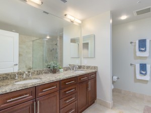 gateway1009-8masterbath.jpg