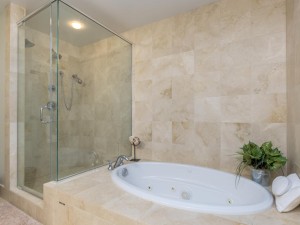 gateway1009-9masterbath.jpg